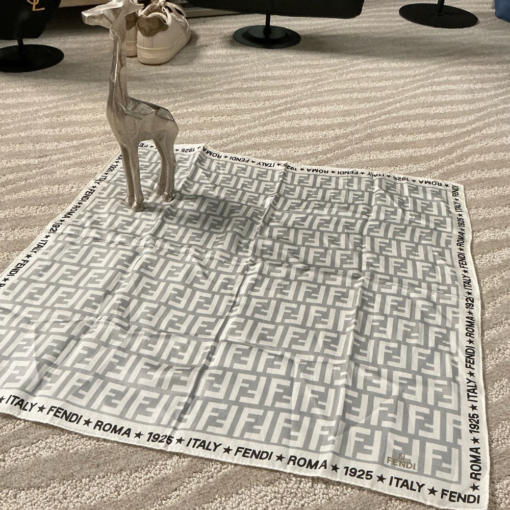 FENDI ‘ROMA 1925” FF ~ iconic luxury, classic silk scarf - Picture 3 of 4